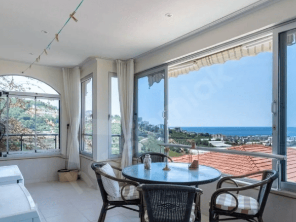 Modern, fully furnished 3+1-room villa in Alanya/Kargicak with sea view
